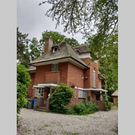 Vrijstaande Rietgedekte Villa Nabij Uitvalswegen Wassenaar Exterior foto